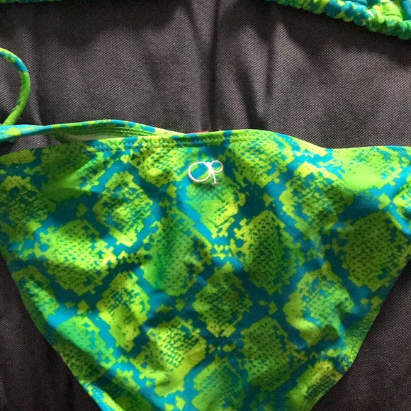 Bikini - Picture 3 of 3